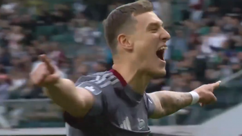 Legia Warszawa zadała cios i kontrolowała mecz. Wojskowi ograli Pogoń Szczecin i gonią czołówkę. Rywala niewiele mogli zrobić (VIDEO)